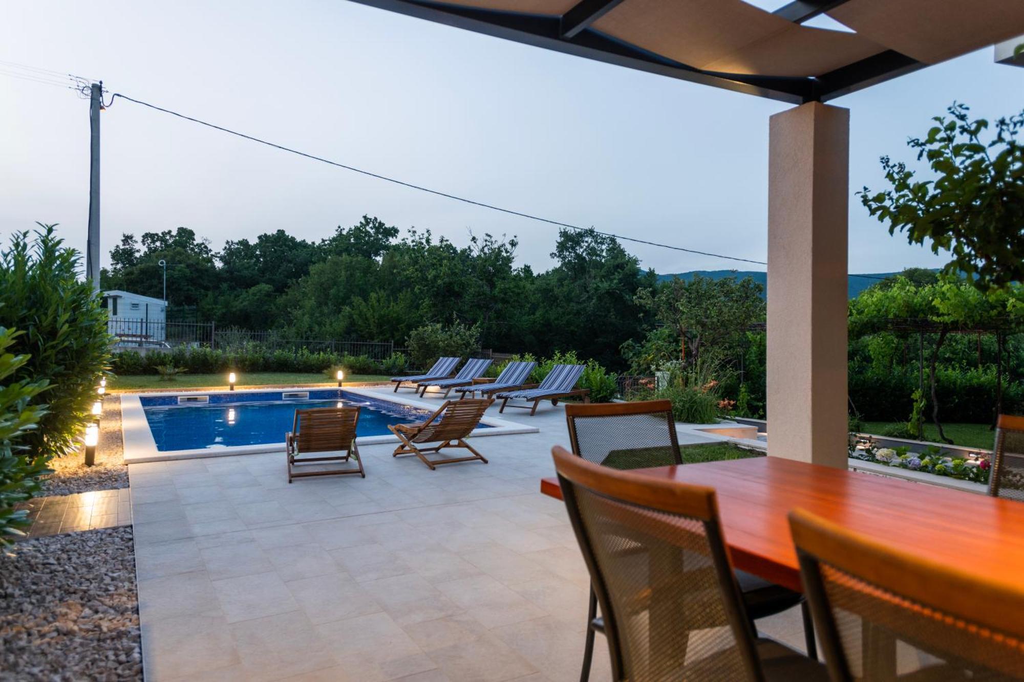 Villa Latica Dicmo Exterior photo