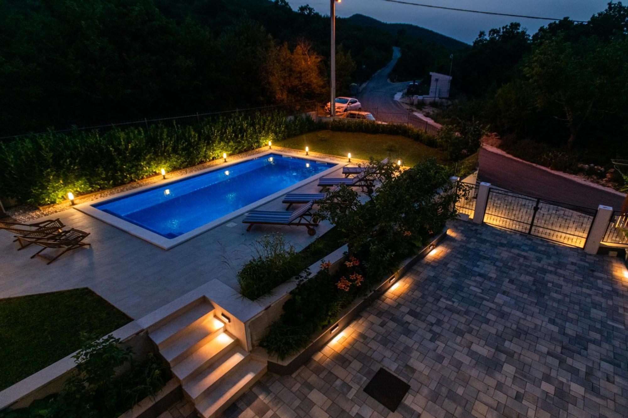 Villa Latica Dicmo Exterior photo
