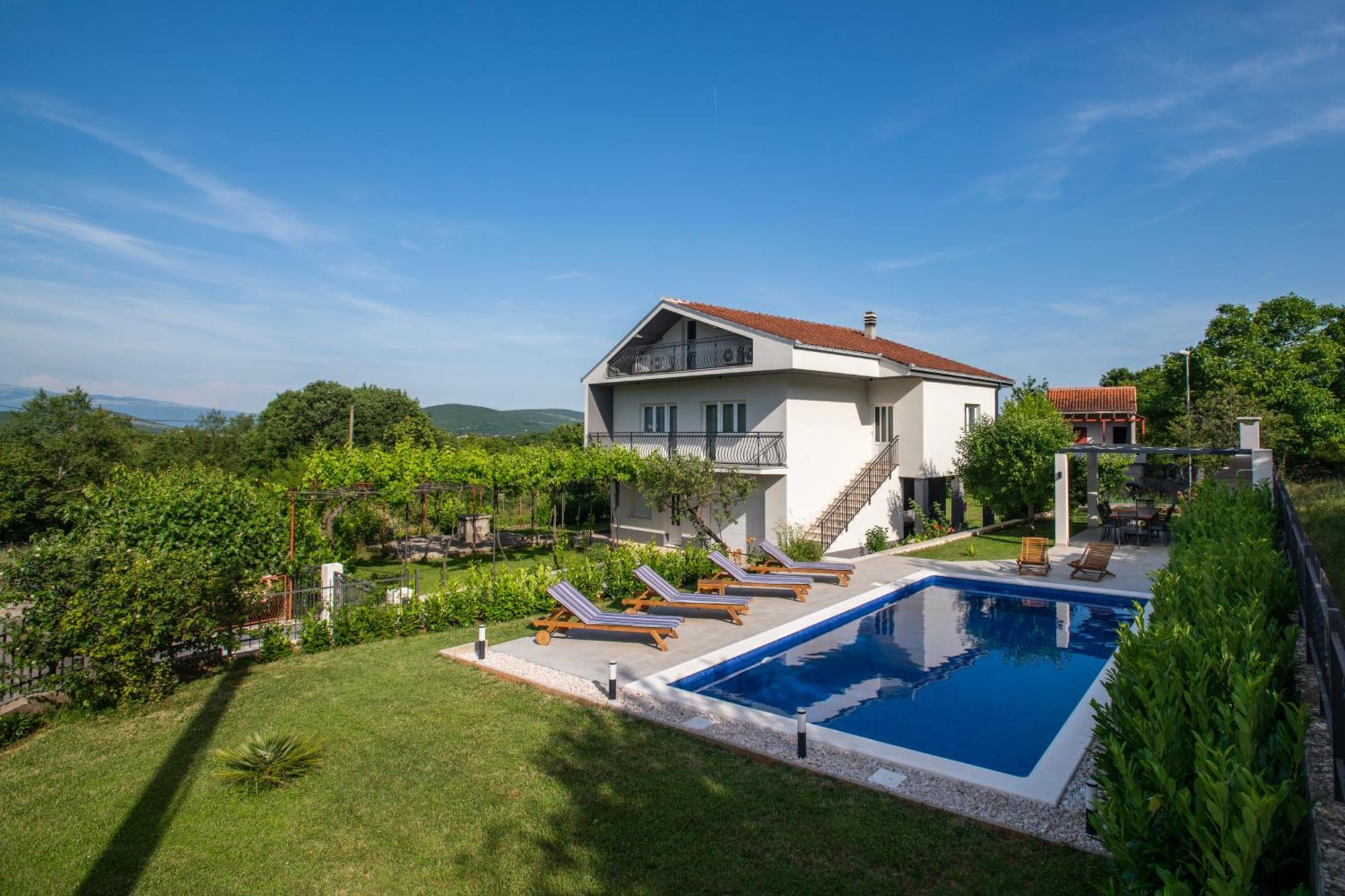 Villa Latica Dicmo Exterior photo