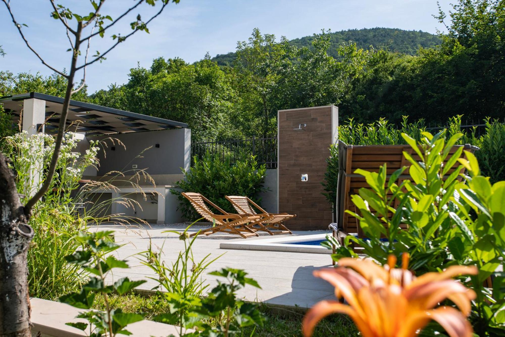 Villa Latica Dicmo Exterior photo