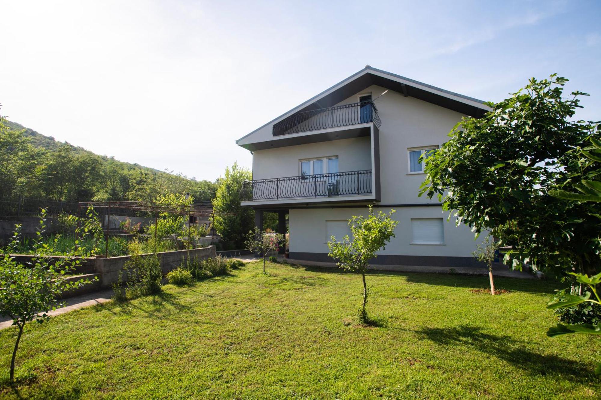 Villa Latica Dicmo Exterior photo