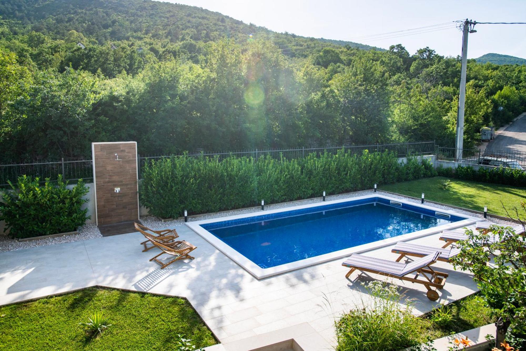 Villa Latica Dicmo Exterior photo