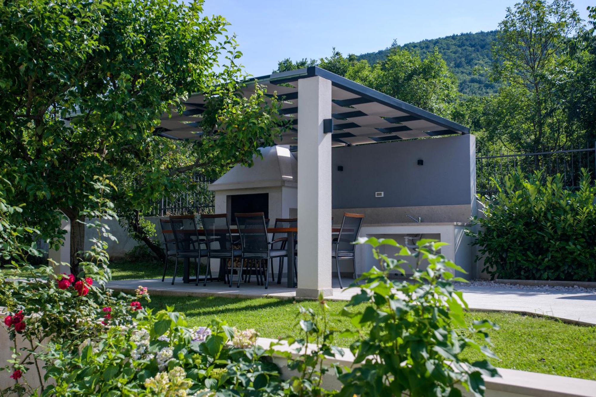 Villa Latica Dicmo Exterior photo